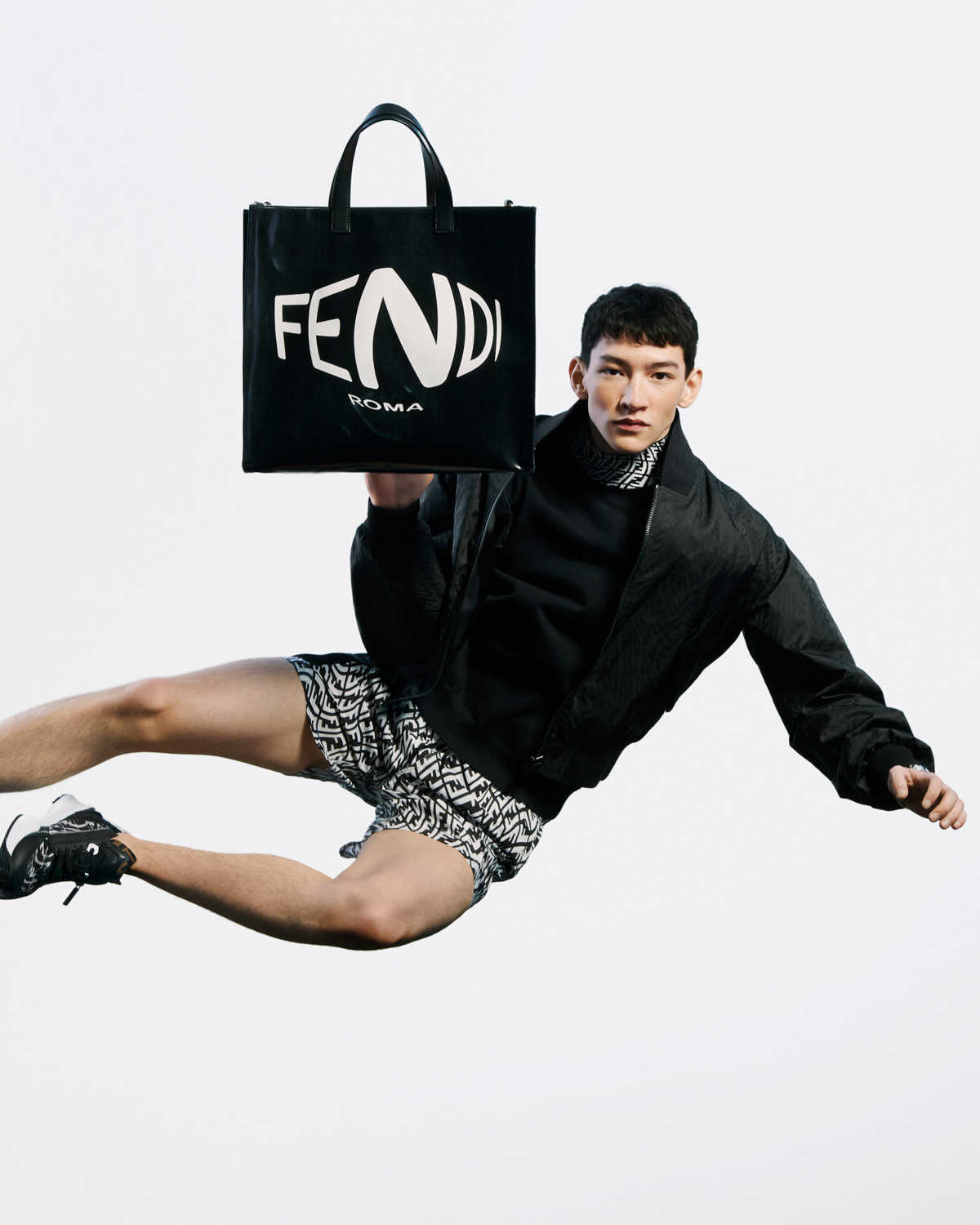 お買い物マラソン限定☆ FENDI Tシャツ フィッシュアイロゴ | climathon.pl