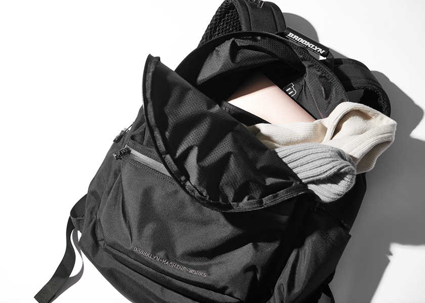 Catch the Wave！ ［フェンディ／スタジャン］〈フェンディ〉の