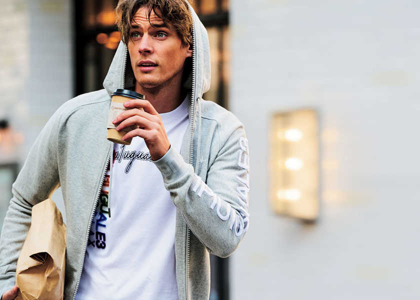 Catch the Wave！ ［フェンディ／スタジャン］〈フェンディ〉の