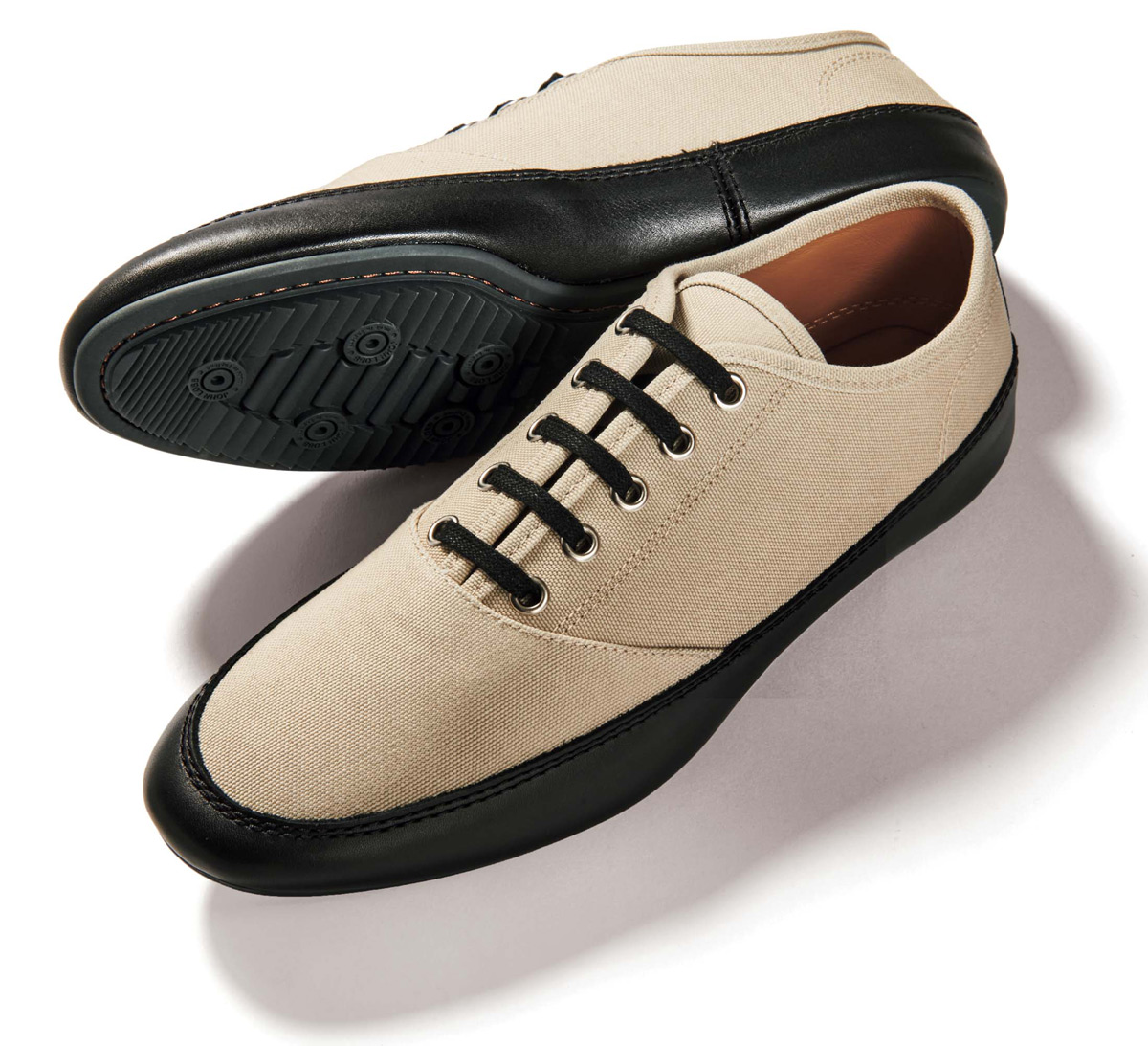 英国靴の名門〈ジョンロブ〉が仕立てればスニーカーも名靴級の上品さ!