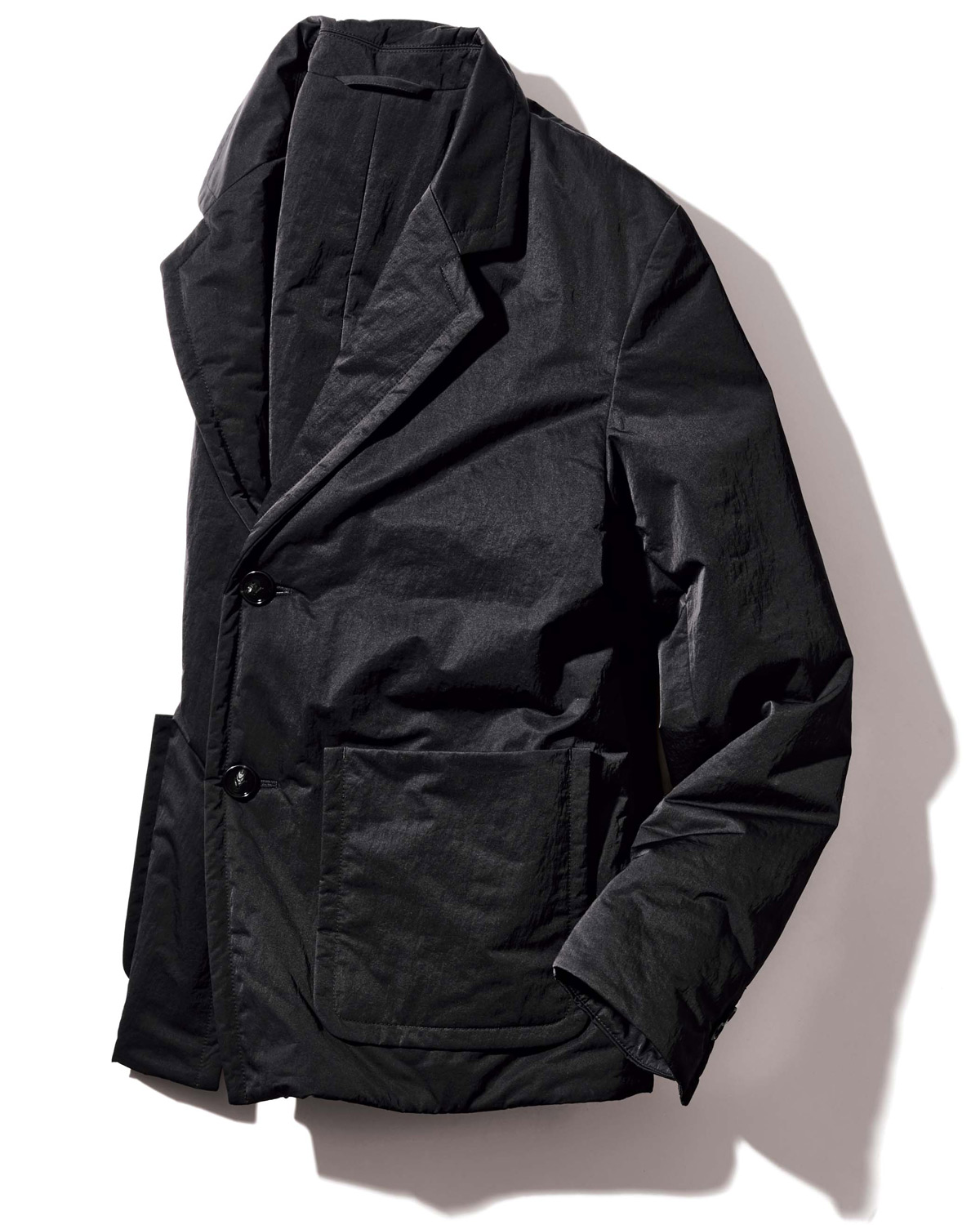 〈ボッテガ・ヴェネタ〉のパディングジャケットは、逆三角形スタイルも上品見えも叶う！　