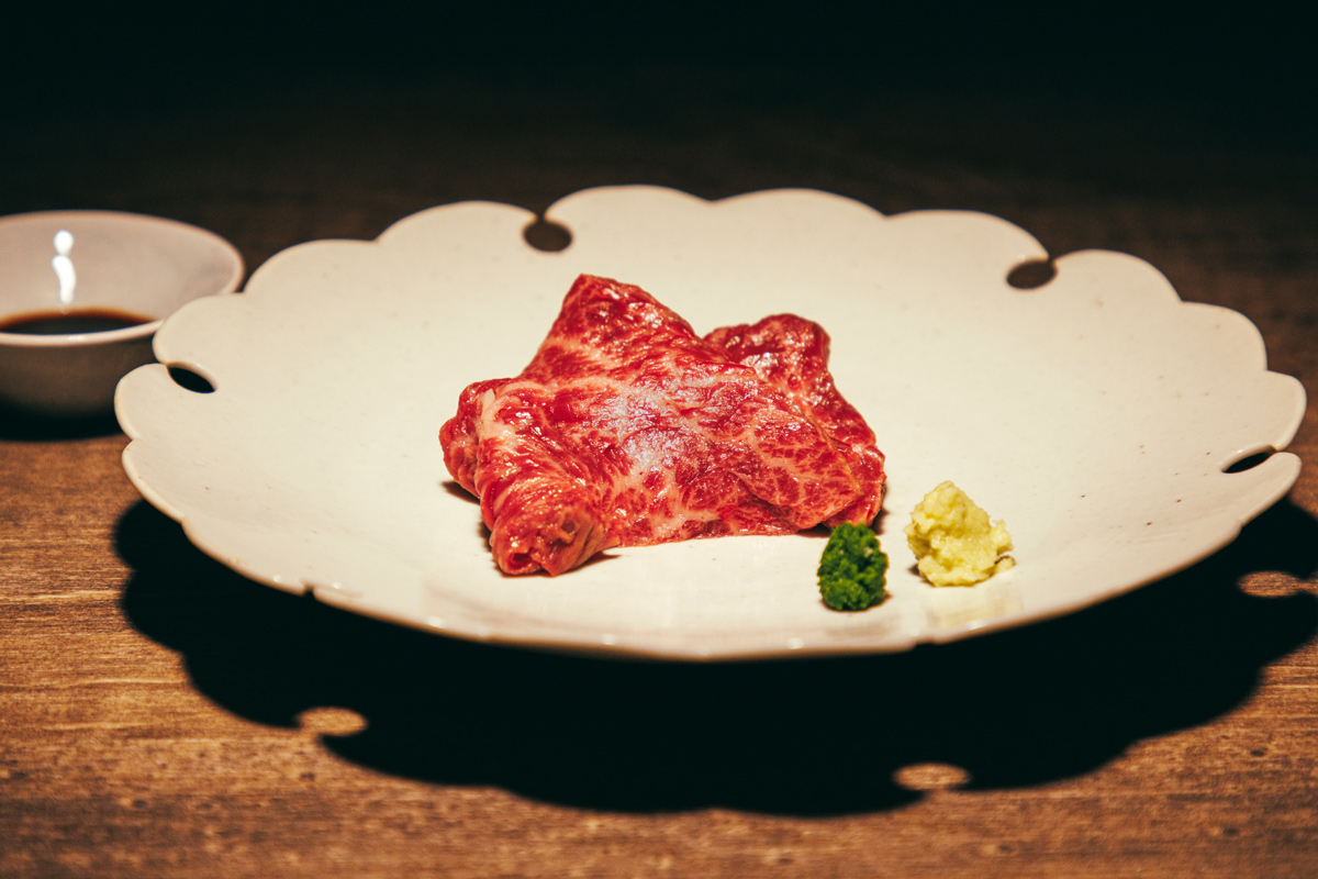 黒毛和牛のやわらかなタン、からの最上級焼肉デートは〈うしごろエス 新宿〉で！