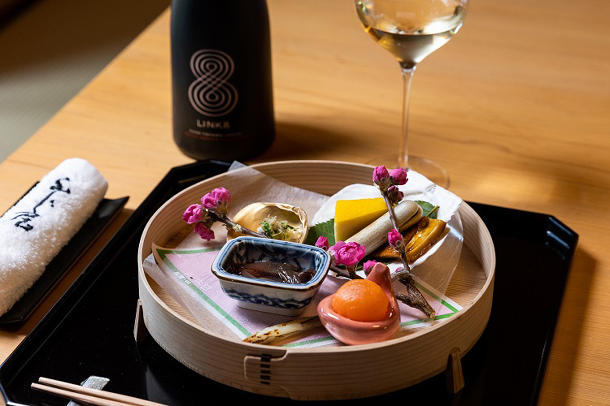シーバスリーガルの樽で熟成し、ブレンドした日本酒“リンク８”と旬の懐石料理のペアリングの妙！