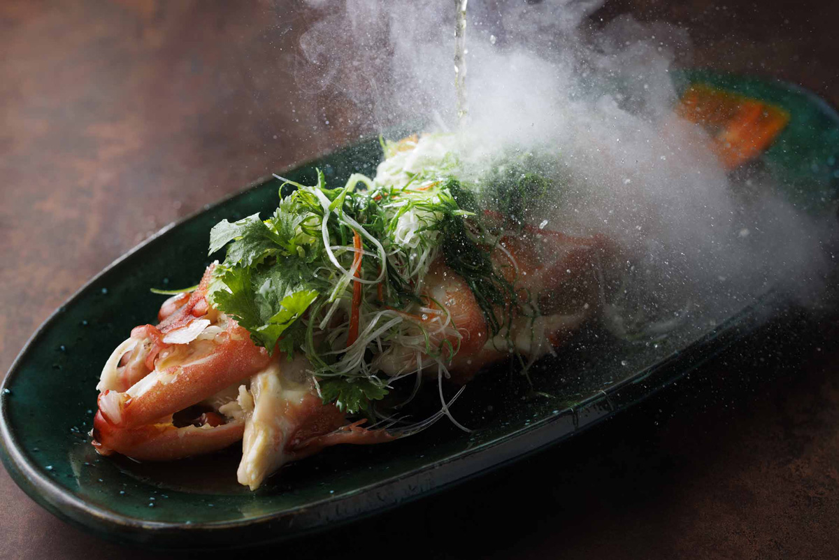五味と五感を超えたグランプリの担々麺を食べに〈彬龍華66〉へ！