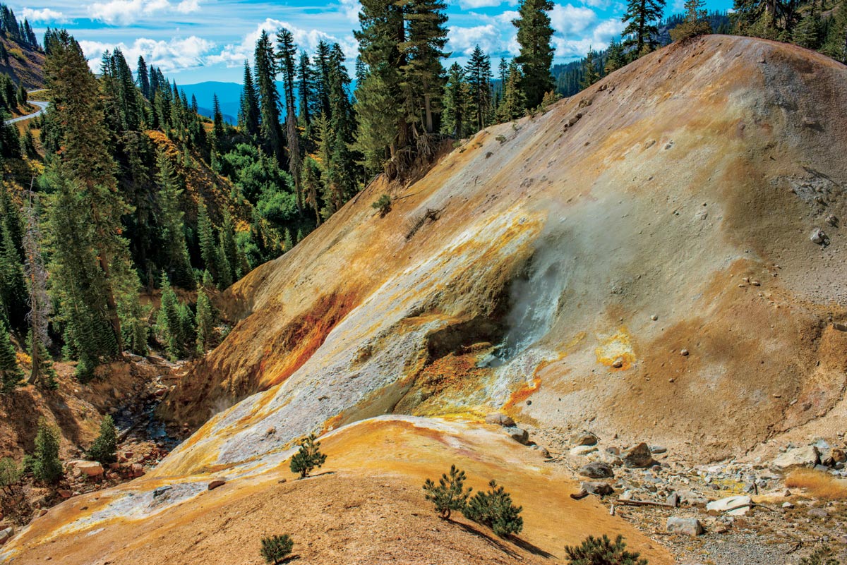 【ラッセン火山国立公園】20世紀初頭の大噴火とその後の自然の再生が、地球のパワーを感じさせる