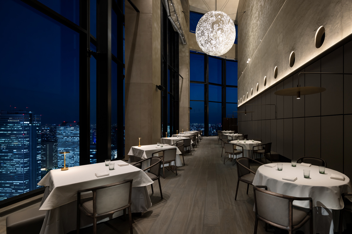 新宿のホテルの高層階にオープンしたのは“素材で旅するレストラン”〈レストラン ベルスター〉！