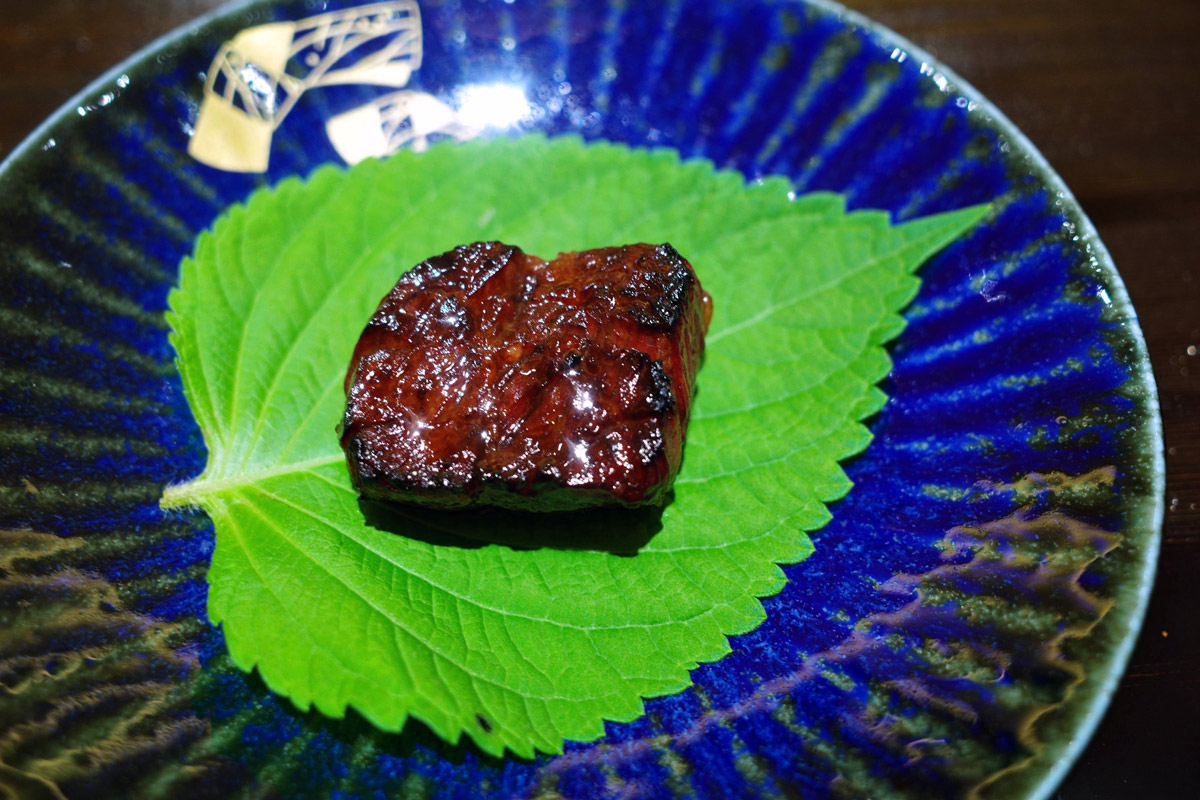 銀座の中心地で黒毛和牛の様々な部位が味わえる〈江戸焼肉〉は、ここ一番の強い味方！