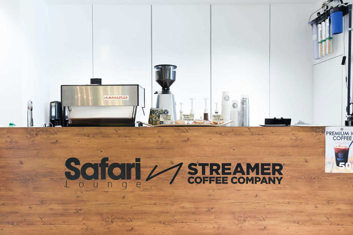Safari マリン＆ウォーク 横浜 SafariLounge セレブ ストリーマーコーヒー ボーコンセプト