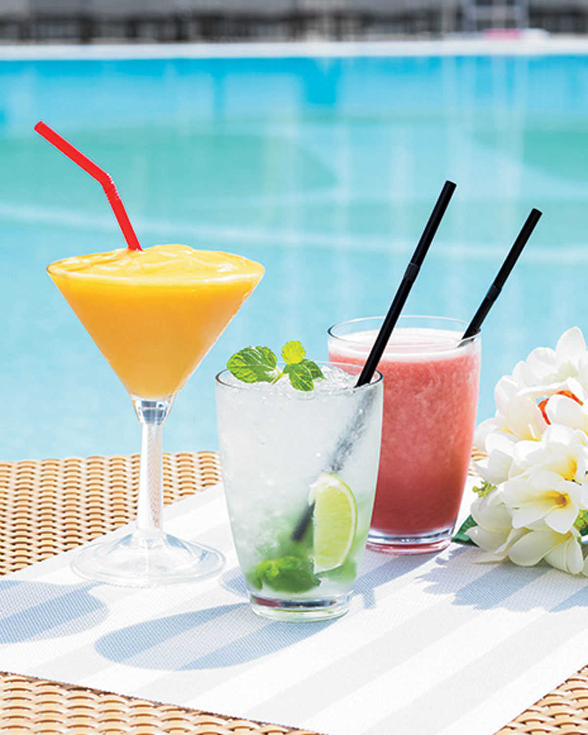 Hotな情報が男心を熱くする ハートに火をつけて Vol 94ロゼシャンパンで乾杯 ひと夏の屋外プール Lifestyle Safari Online