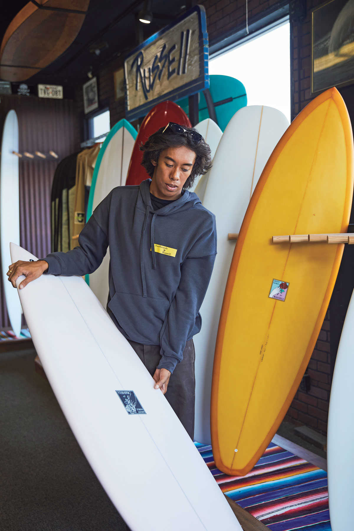 今、カリフォルニアで注目される新世代サーファーの「波乗り一代記
