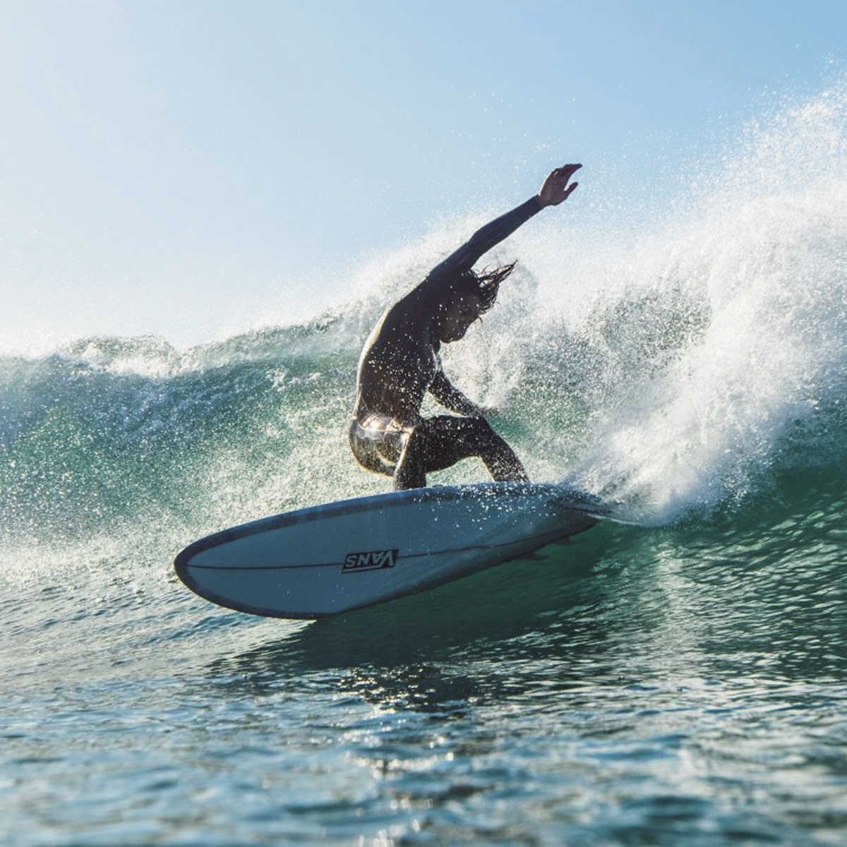 今、カリフォルニアで注目される新世代サーファーの「波乗り一代記 ...