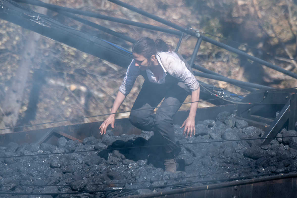 トム・クルーズが列車の上で大格闘！
『ミッション：インポッシブル』最新作のロケ写真を入手！