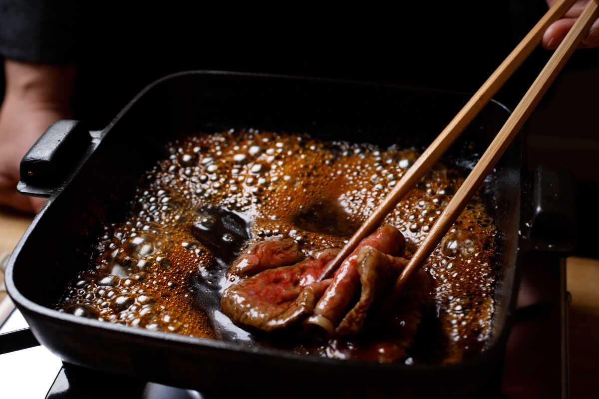 「これぞ、すき焼きの新境地」という体験をさせてくれる〈すき焼き あさい〉！