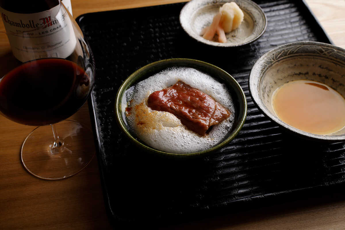 「これぞ、すき焼きの新境地」という体験をさせてくれる〈すき焼き あさい〉！