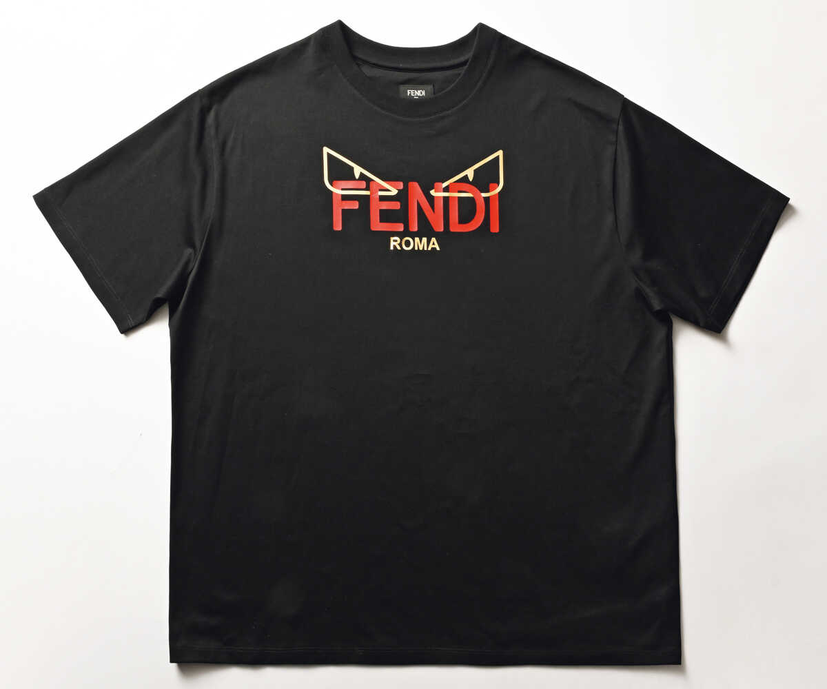 このTシャツには、存在感たっぷりな“フェンディ アイズ”が潜んでいる!?