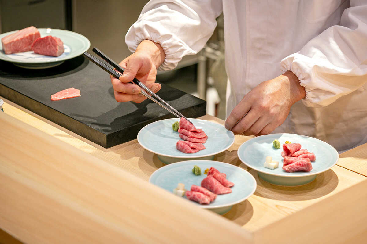 老舗の和牛卸問屋が経営する〈銀座吉澤 肉割烹〉で、贅沢な肉料理を心ゆくまで味わって！