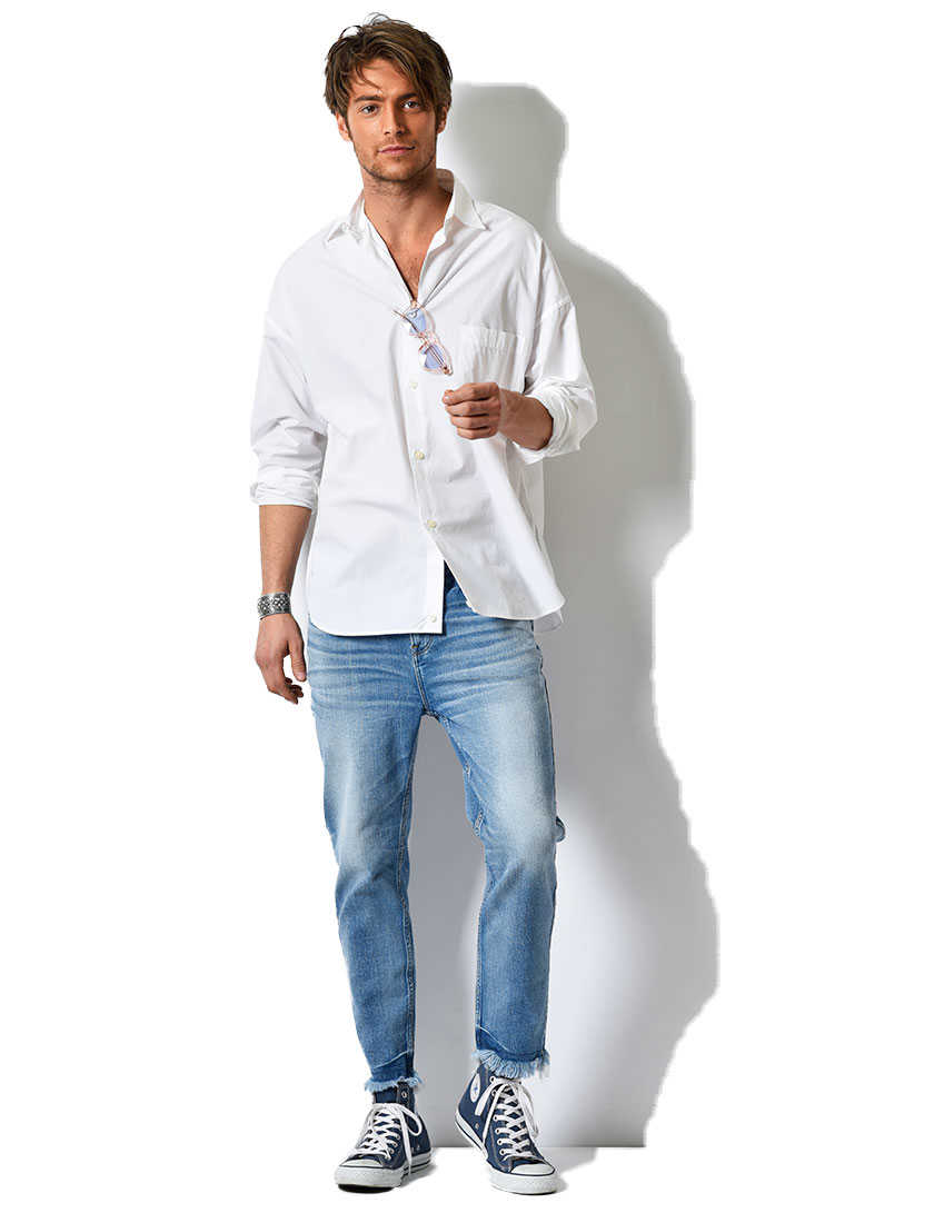 定番の白シャツはサイズ感が命 心に余裕のある男は シャツのサイズも ゆったり Fashion Safari Online