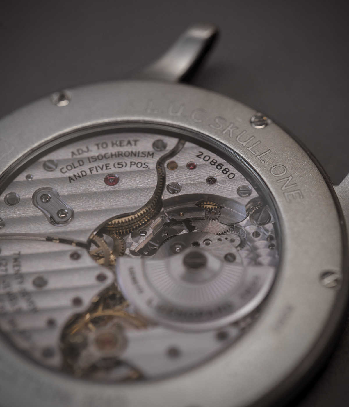 〈ショパール〉の限定時計は
文字盤のスカル顔がとってもユニーク！