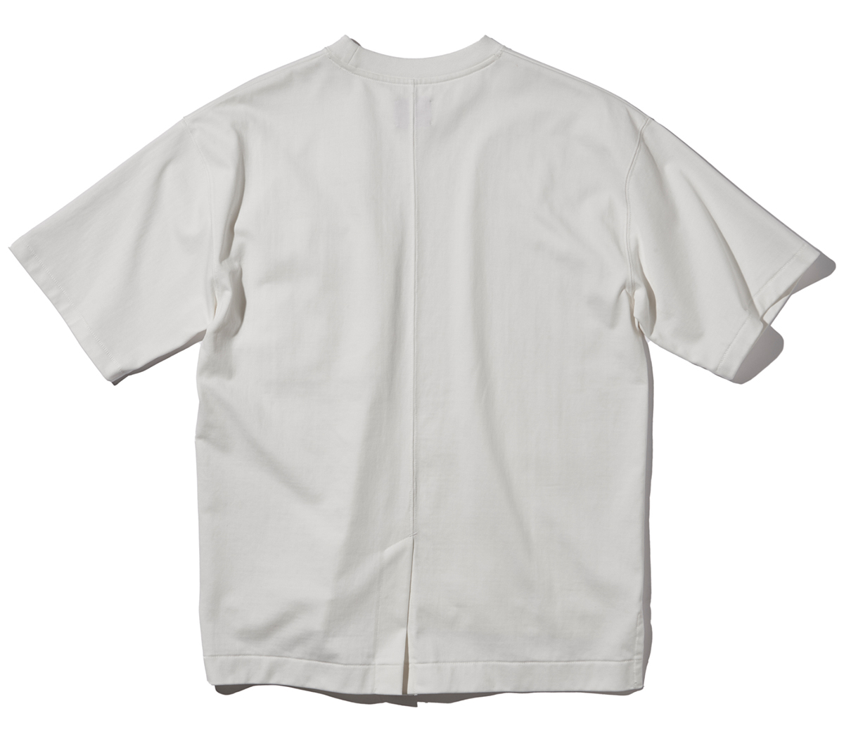 どこが違う？“お洒落度高め”の白Tシャツ５選！