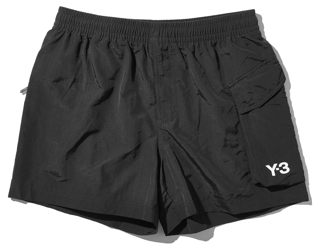 洒落者はプール姿にだって手抜きなし!?〈Y-3〉の“ブラック”スイム