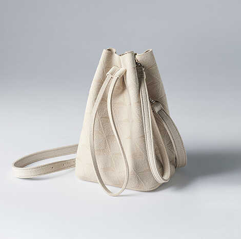 モノグラム柄 巾着バッグ ショルダー付き ウルトラスエード Ultrasuede