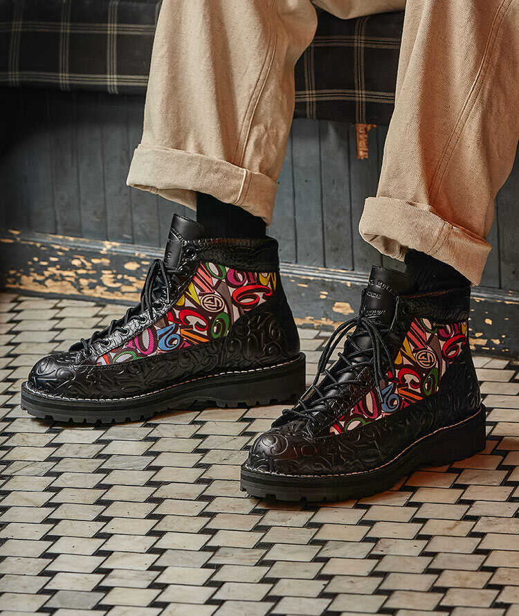 SAFARI MAGAZINE 〈フランク ミュラー〉×〈ダナー〉の最新ブーツが