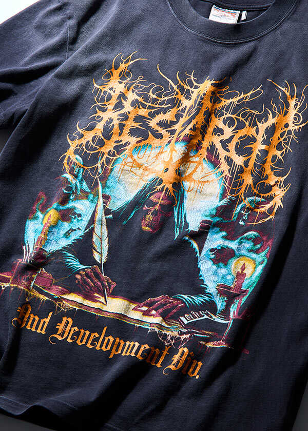 〈デウス エクス マキナ〉からセレブも注目!? なロックTが登場