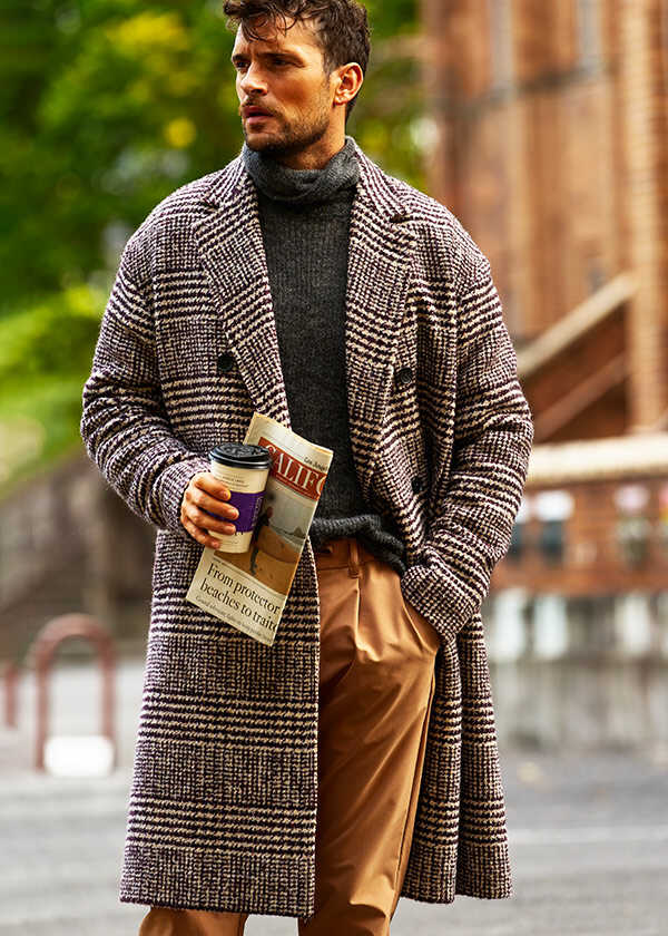 大人の貫禄とは裏腹に、ふわ軽な〈ヘルノ〉のコート！