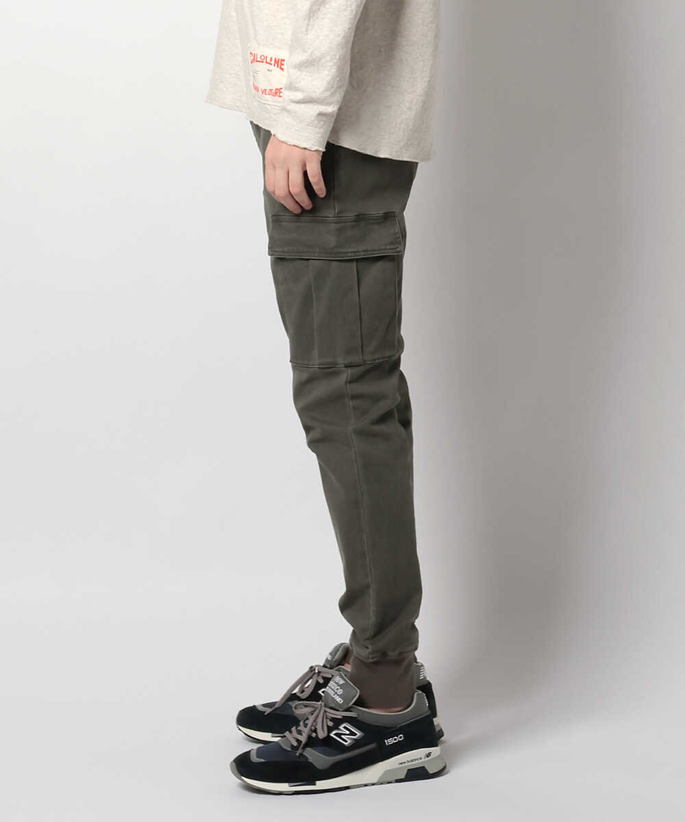 WP”のイージーパンツを徹底解説&コーデ紹介 雰囲気抜群の絶妙カーキ