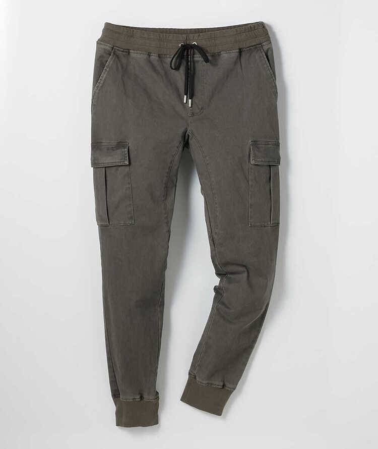 WP”のイージーパンツを徹底解説&コーデ紹介 雰囲気抜群の絶妙カーキ