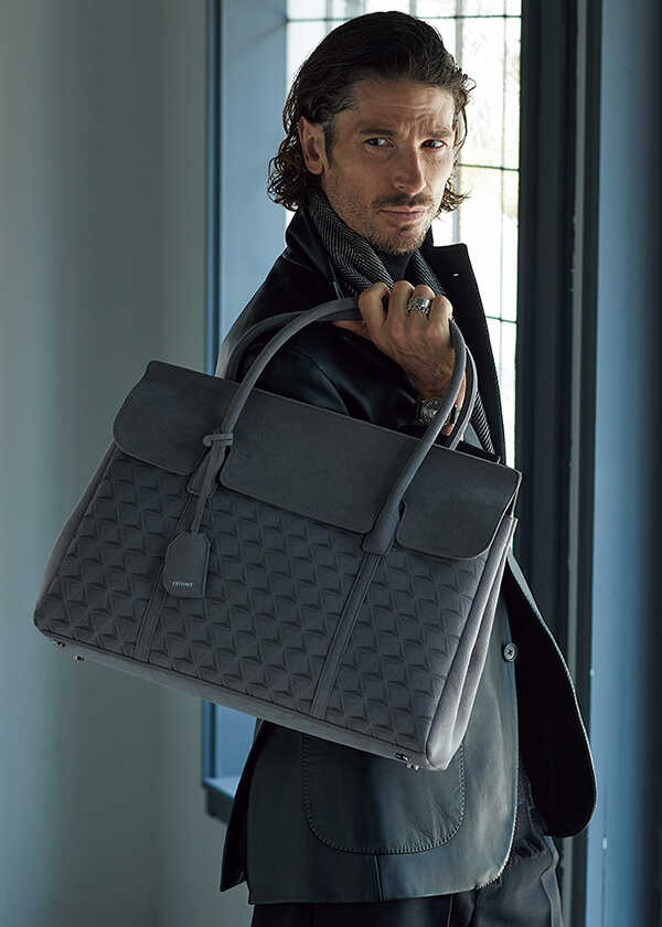 モノグラム柄 フラップバッグ M ウルトラスエード Ultrasuede