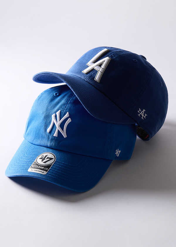 冬コーデの爽やか足しは"青"キャップで！