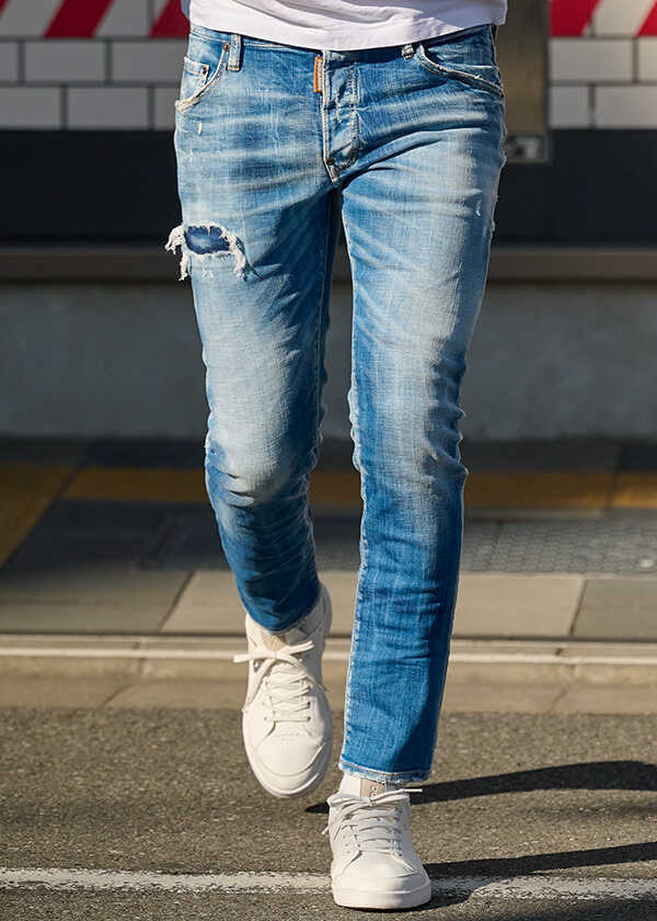 重たすぎる冬コーデに"淡青デニム"で爽やかな抜け感を！