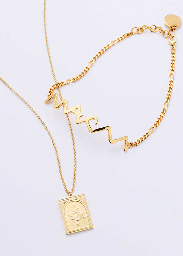 着こなしに品格を出すならアクセは"ゴールド"を！