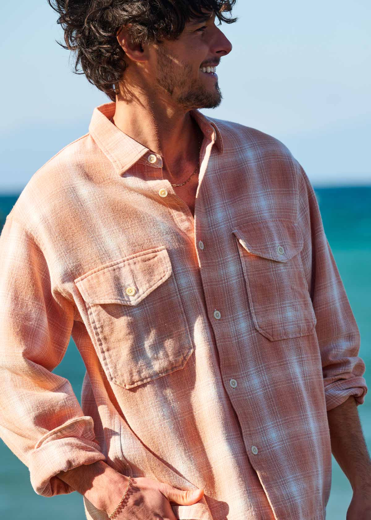 春先は”ちょい”厚手シャツがちょうどいい