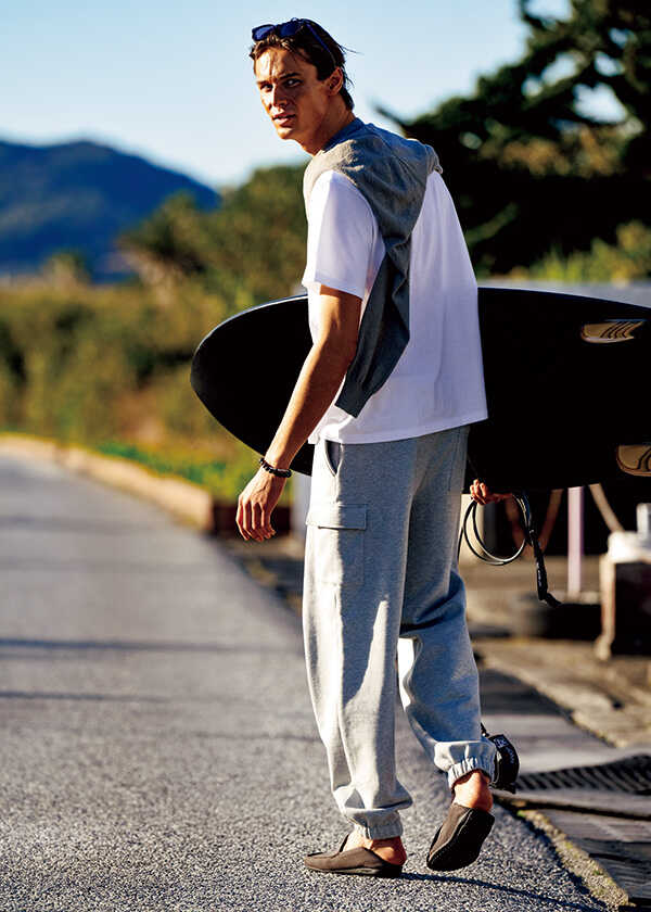 リラックス感と品格を両立！大人にぴったりな “ほどユル”カーゴ