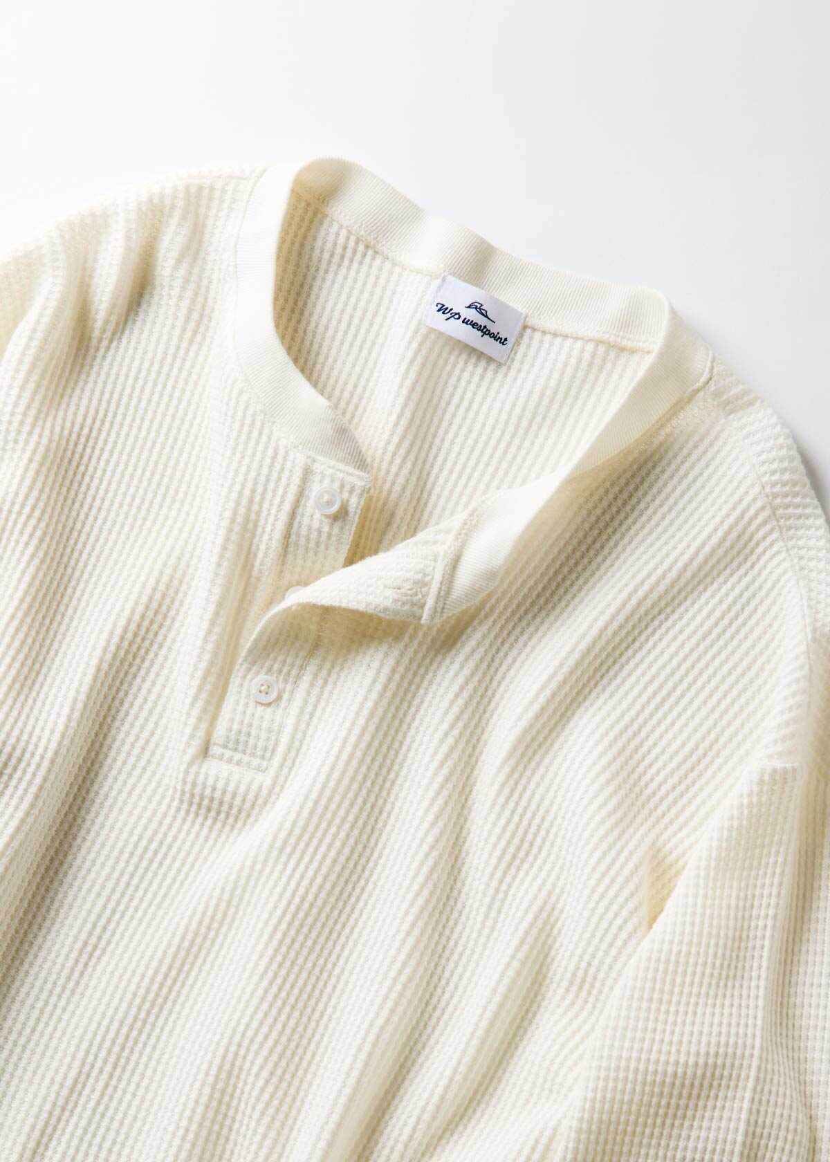 もはや必需品!? 色気を引き出すヘンリーネック