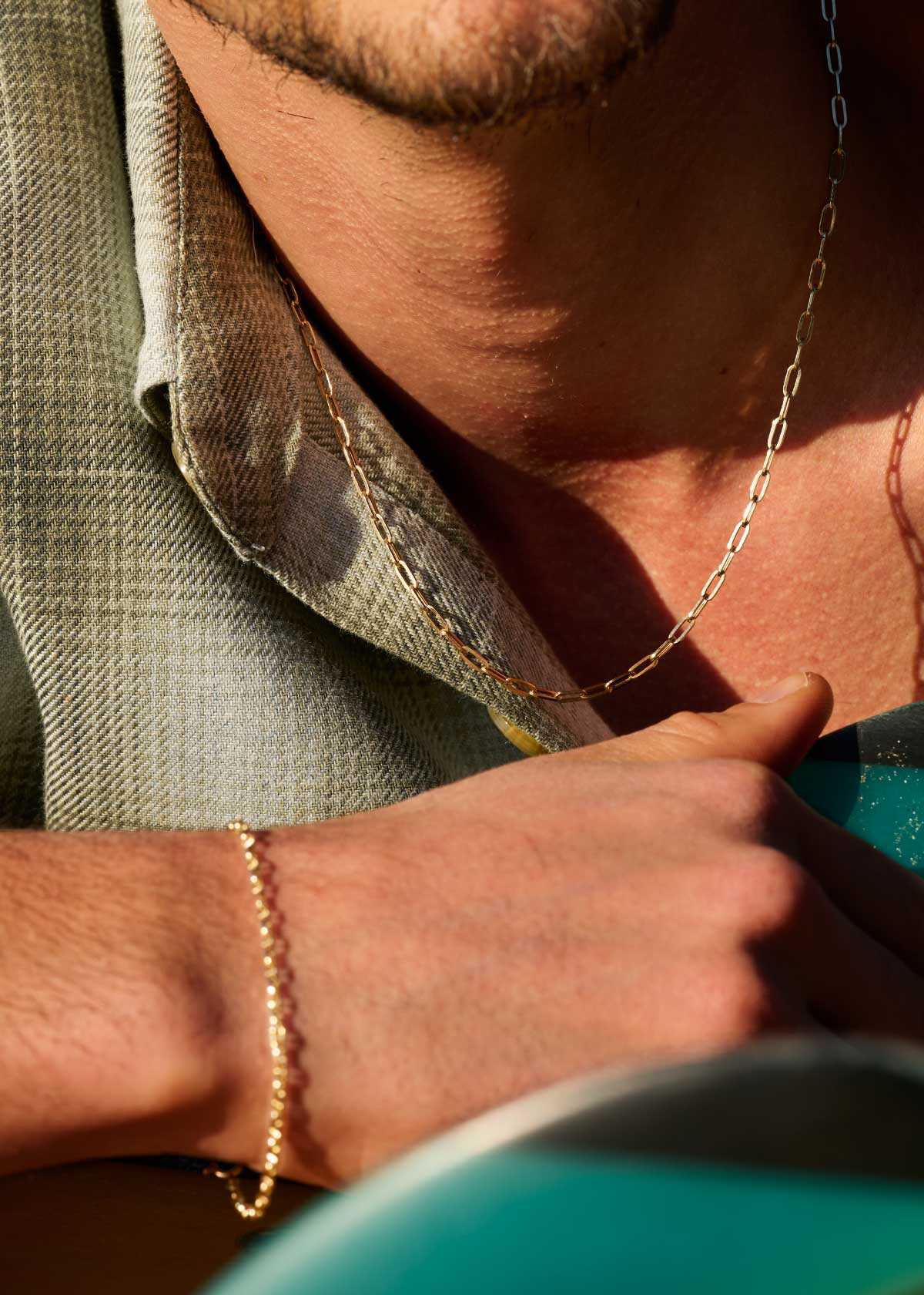 春の装いは〈ジェントルマン〉の繊細ジュエリーで格上げ！