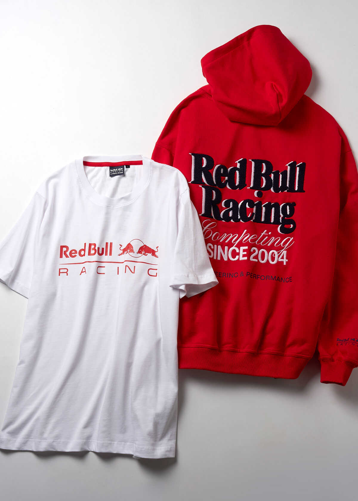 F1の熱狂を日常に！ 大人の週末を彩る〈レッドブル・レーシング × ペペジーンズ〉