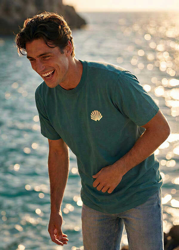 ヨーロッパの洗練さを纏うサーフT。『Safari Lounge』初登場の注目ブランド！