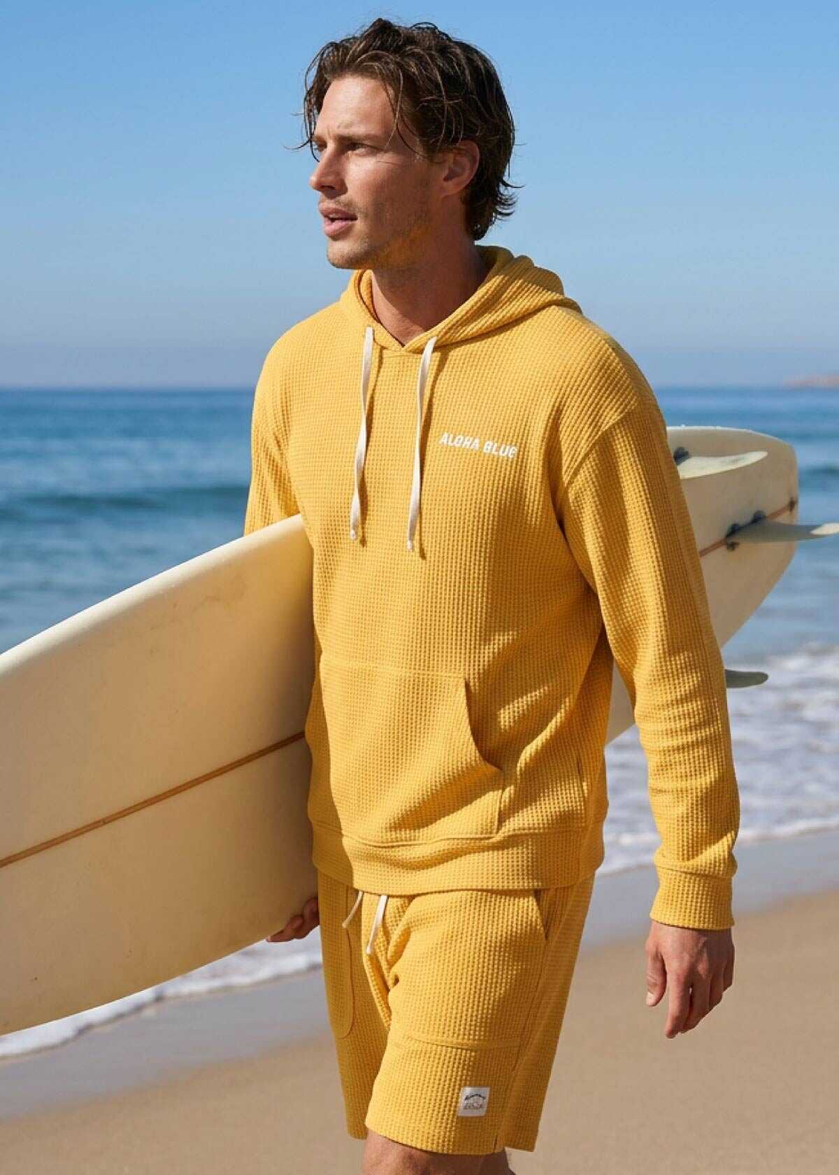 夏にふさわしい名品！ ワッフル素材が心地よい〈アロハブルー〉の軽快ショーツ