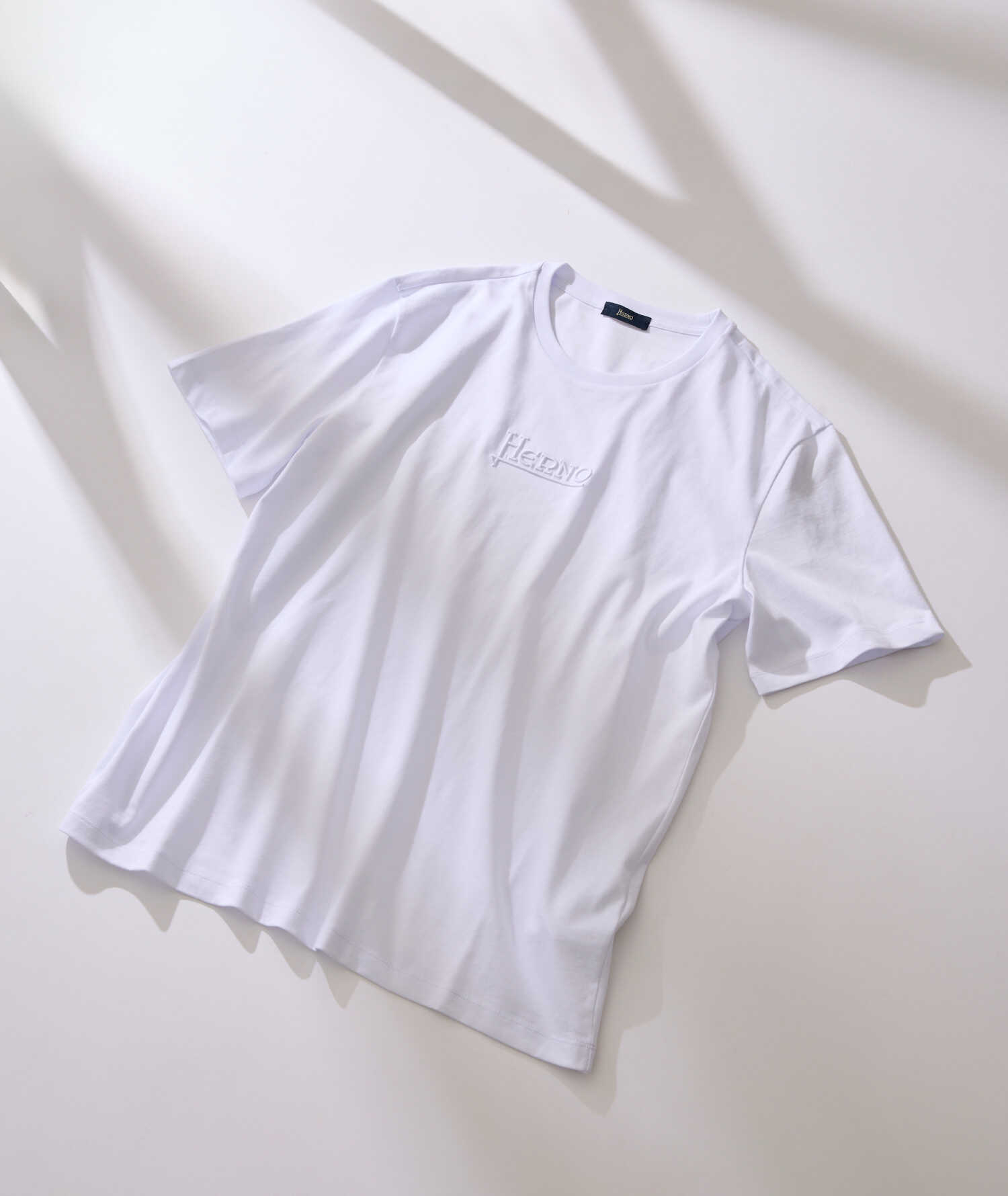 ひと味違う大人の高級“白Tシャツ”4選！ | Safari Lounge