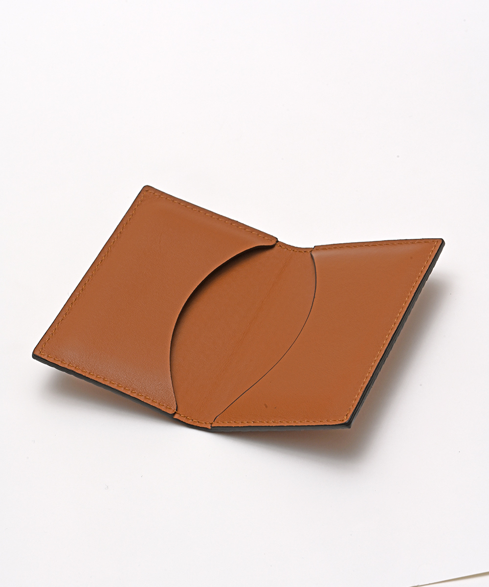 編み込み調デザインが美しいイタリア製名刺入れ