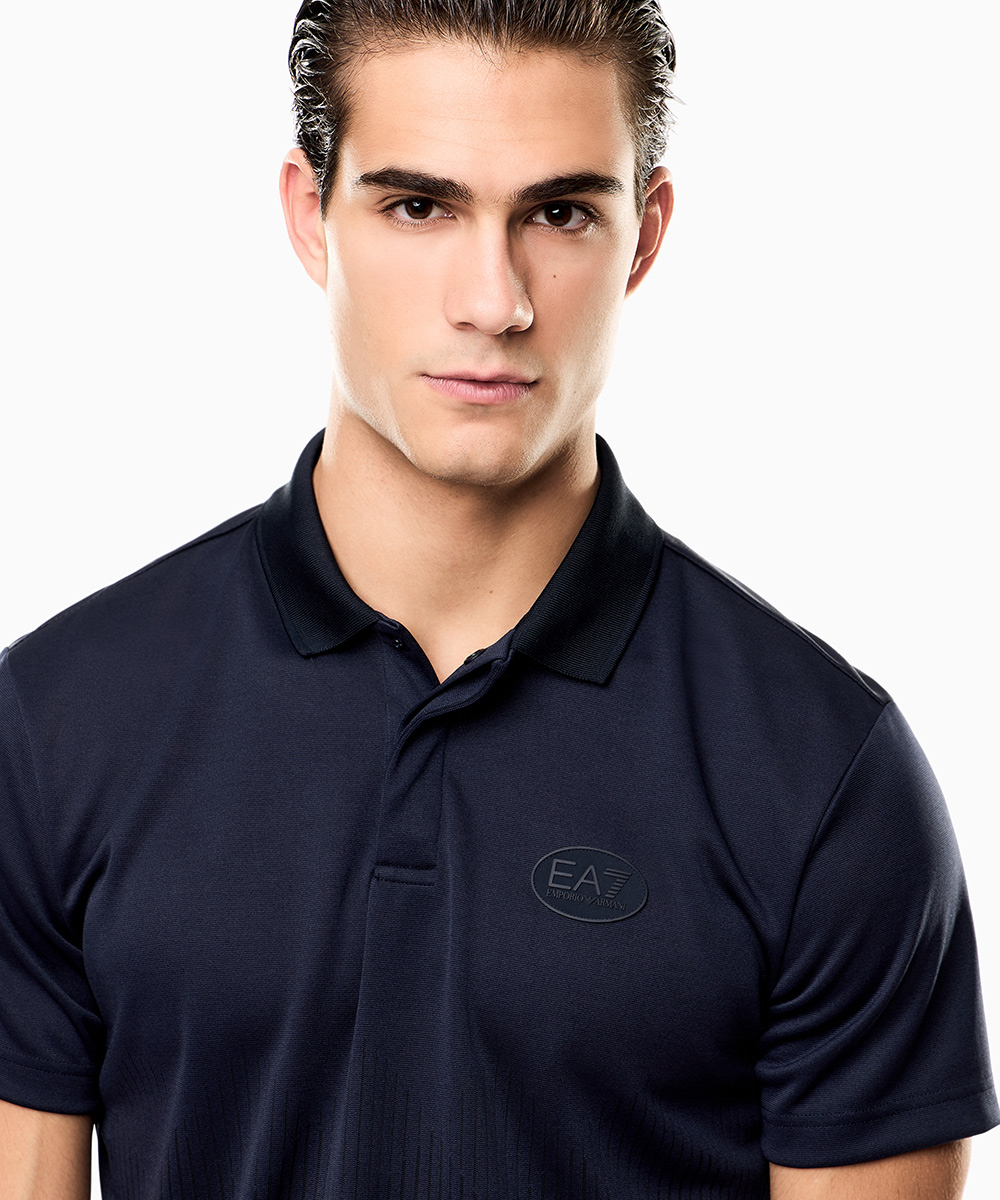 比翼仕立てのすっきりポロシャツ