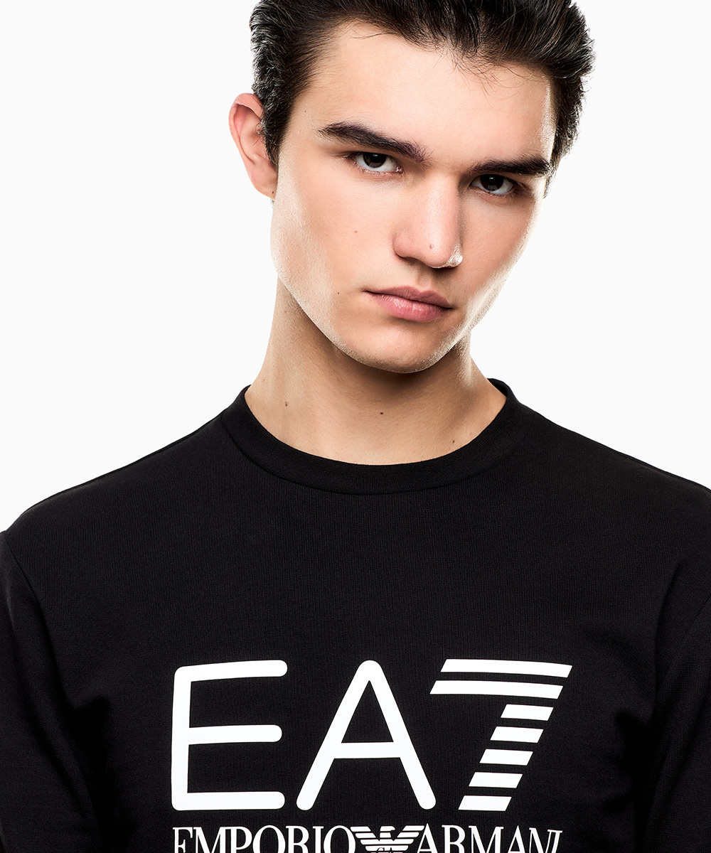 ブランドロゴ入り モノトーン スウェットシャツ