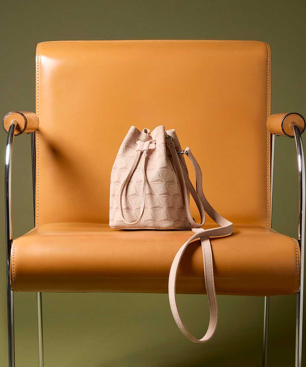モノグラム柄 巾着バッグ ショルダー付き ウルトラスエード Ultrasuede