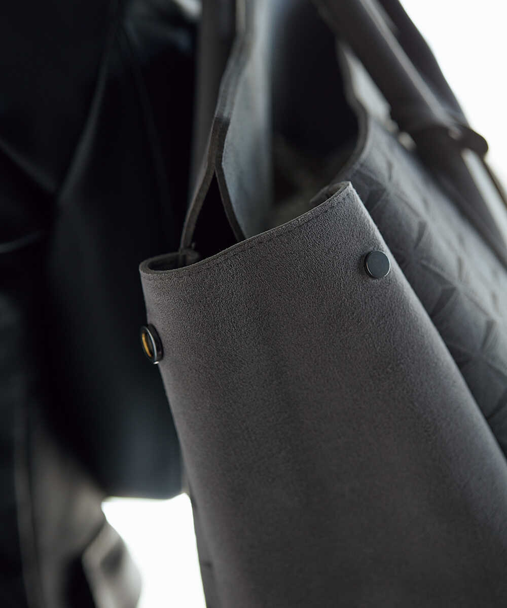 モノグラム柄 フラップバッグ M ウルトラスエード Ultrasuede