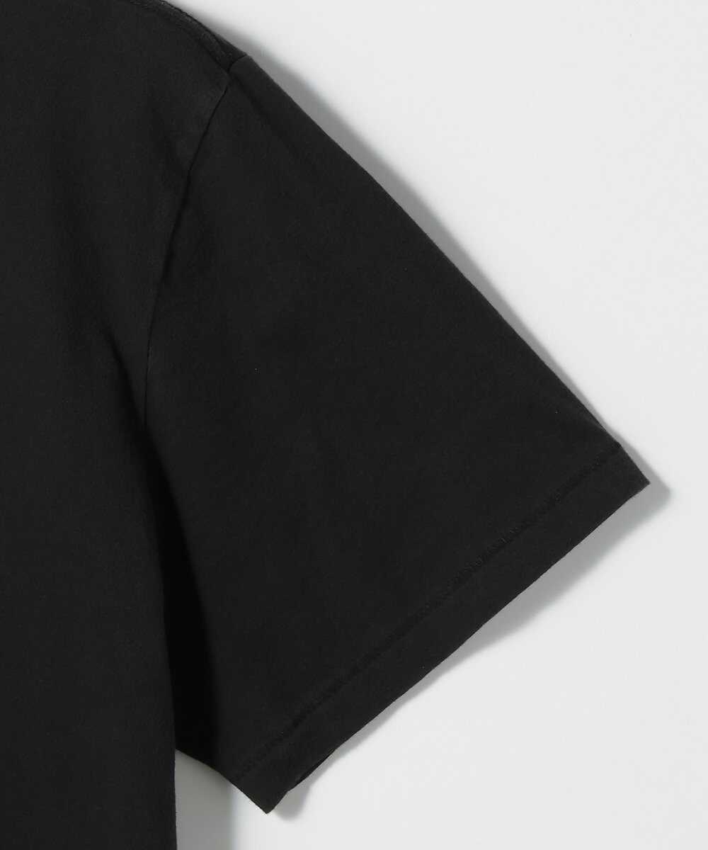 〈オスクレン〉のロックを感じるローズプリントTシャツ