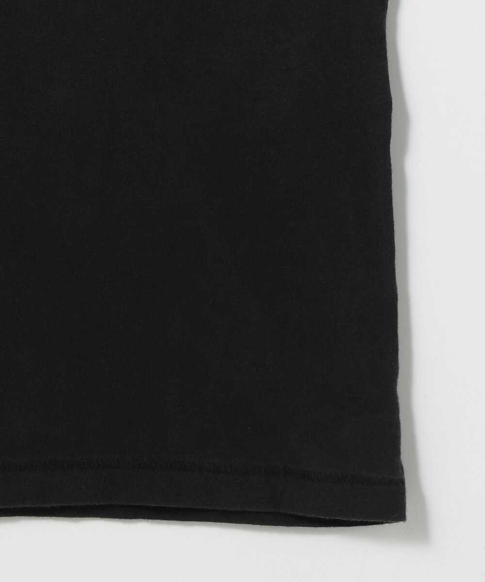〈オスクレン〉のロックを感じるローズプリントTシャツ