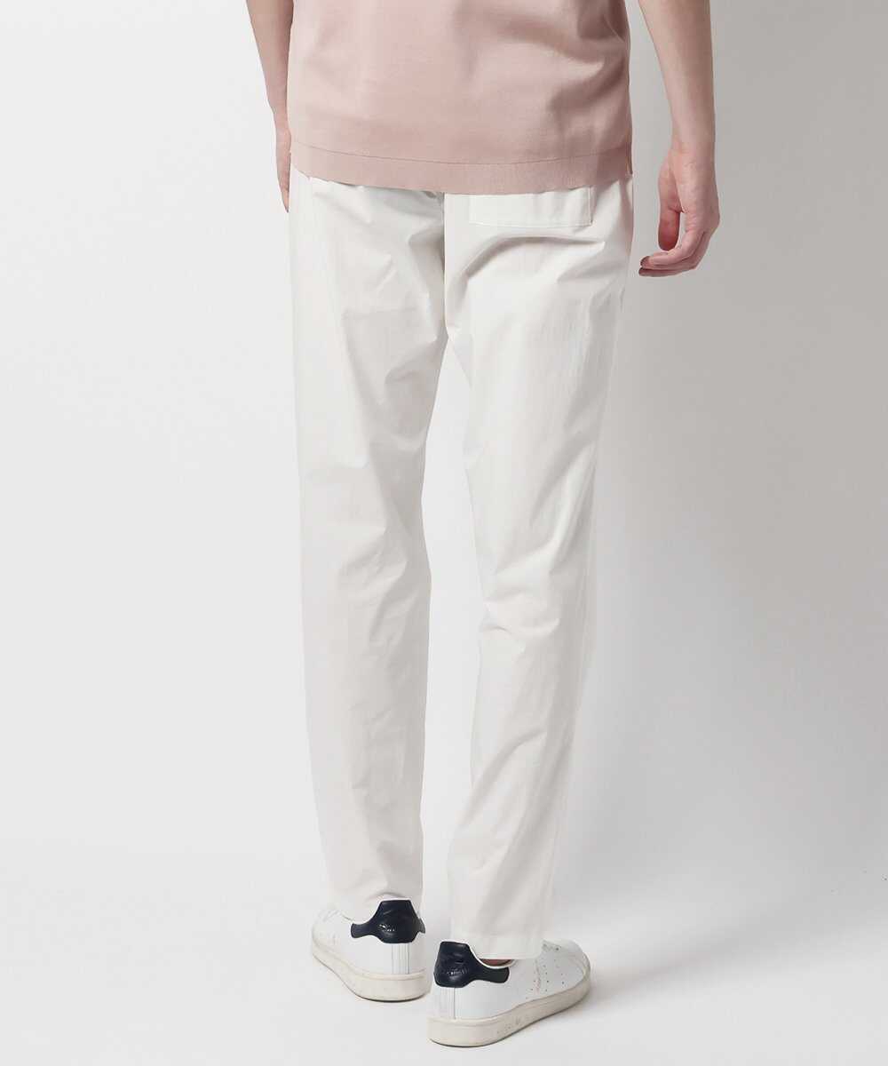 ホワイトテイパードパンツ